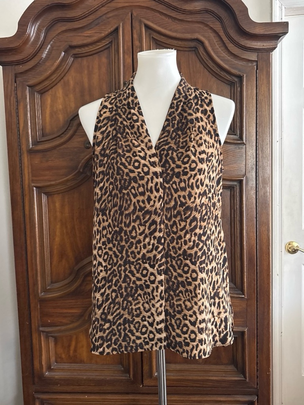 Vince Camuto Sleeveless Leopard Print V-Neck Blouse